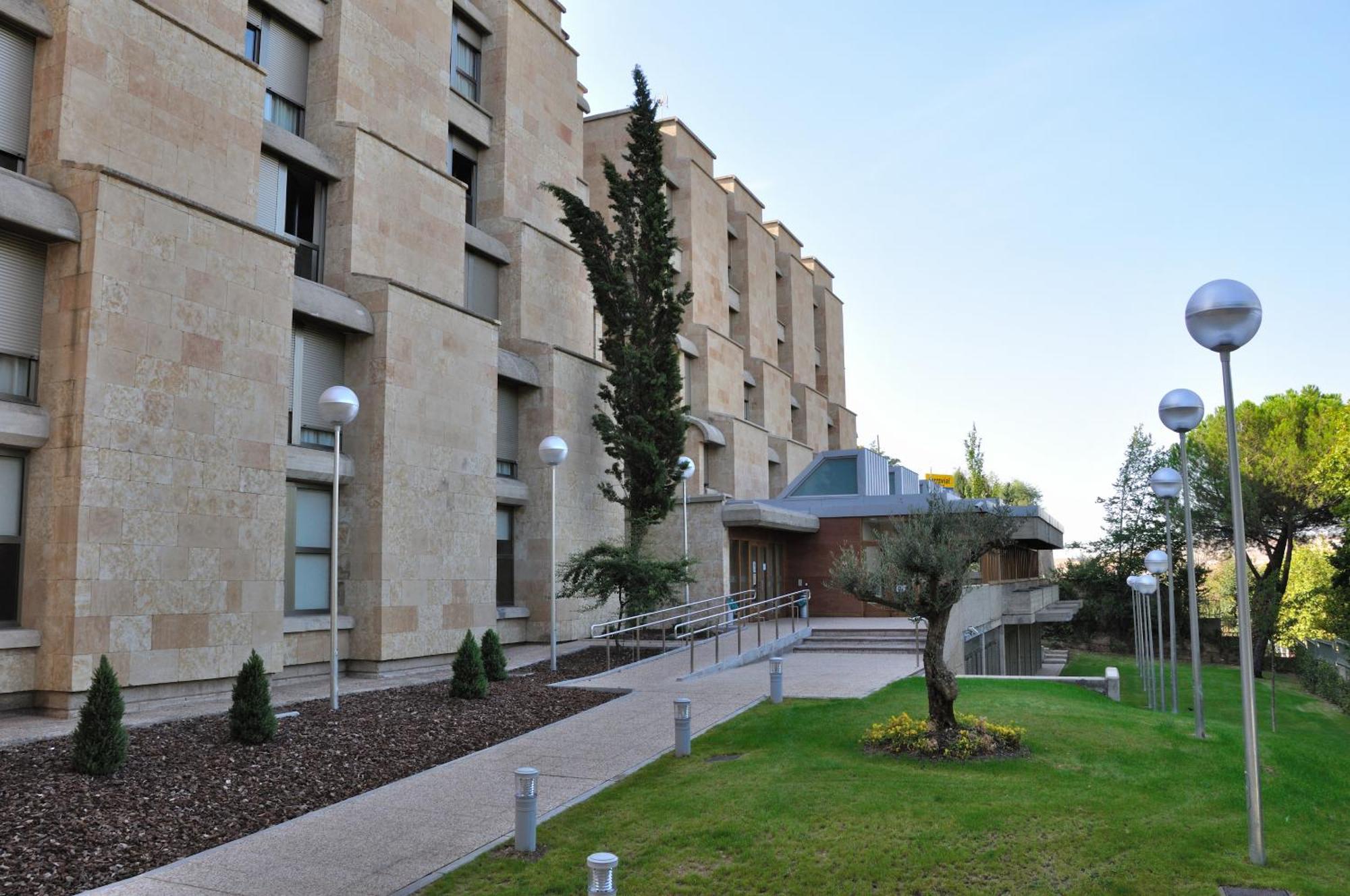 Residencia Universitaria Resa Hernan Cortes Саламанка Екстериор снимка
